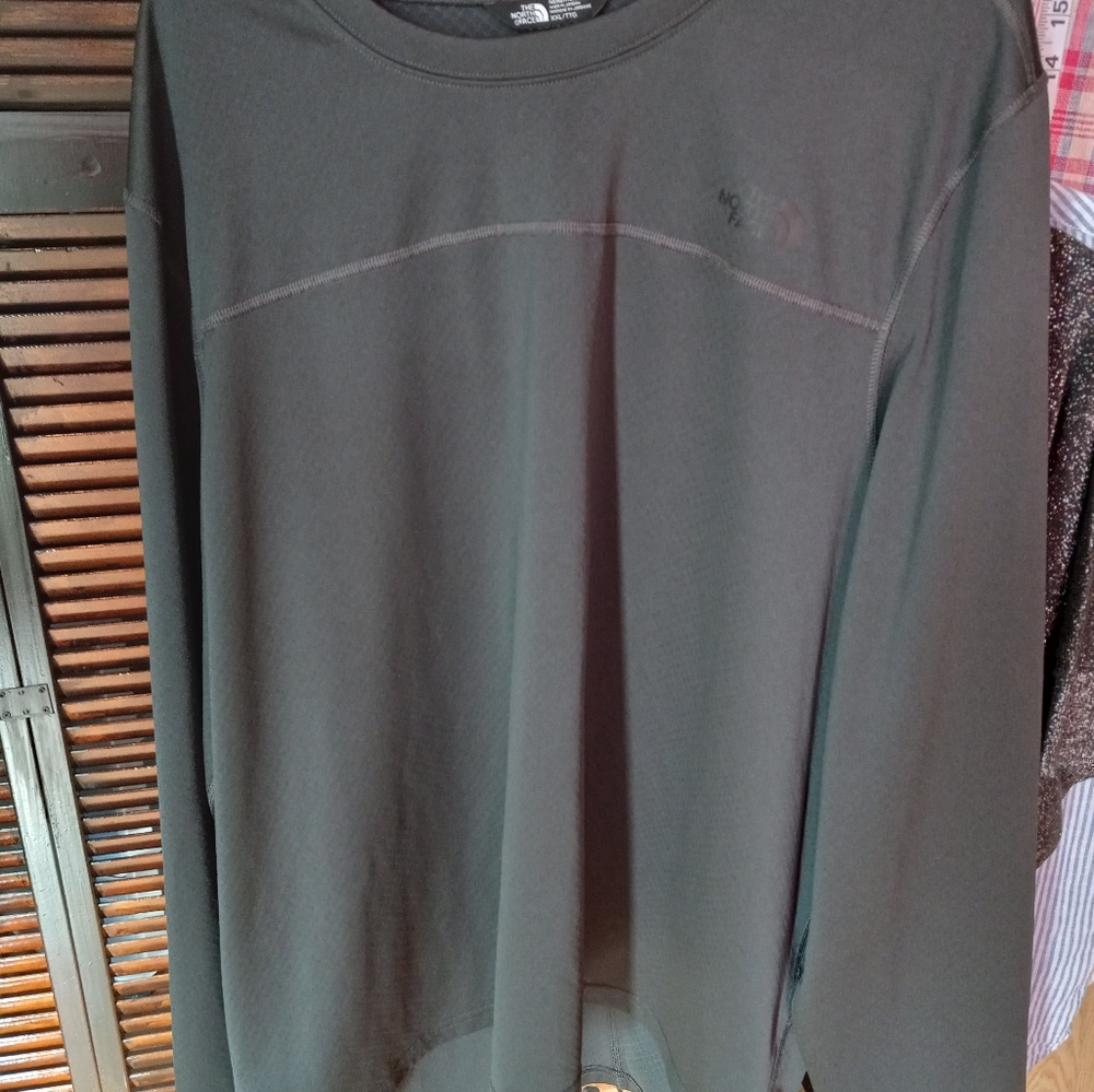 The North Face Flashdry Men's Gray XXL Long Sleeves Pull Over Comfy Sweatshirt